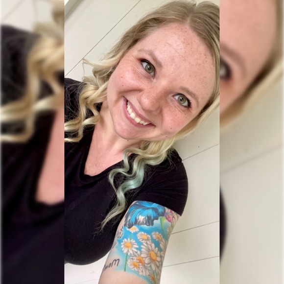 Meet your Posher, Mallory - Picture 3 of 4